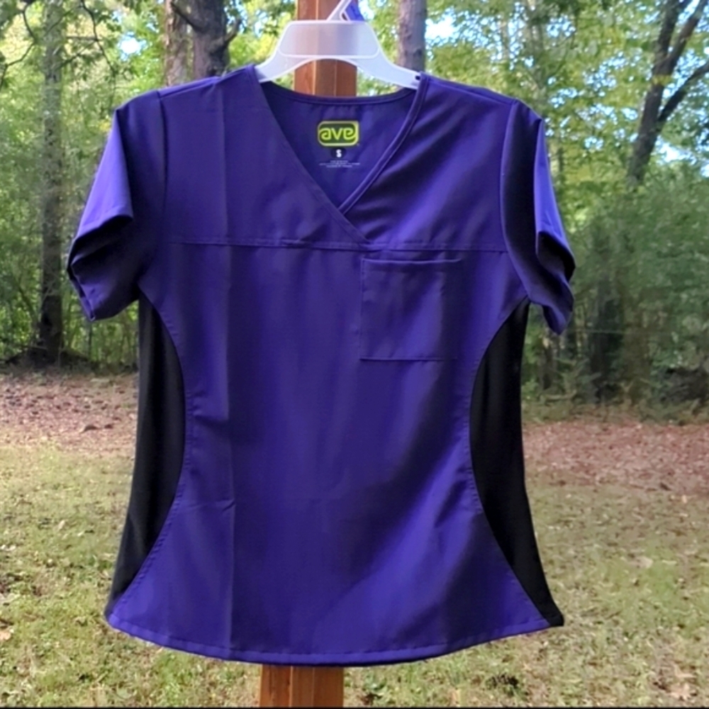 ❤️5/$25 EUC  Ave Medical Purple and Black Scrub Tops Pocket